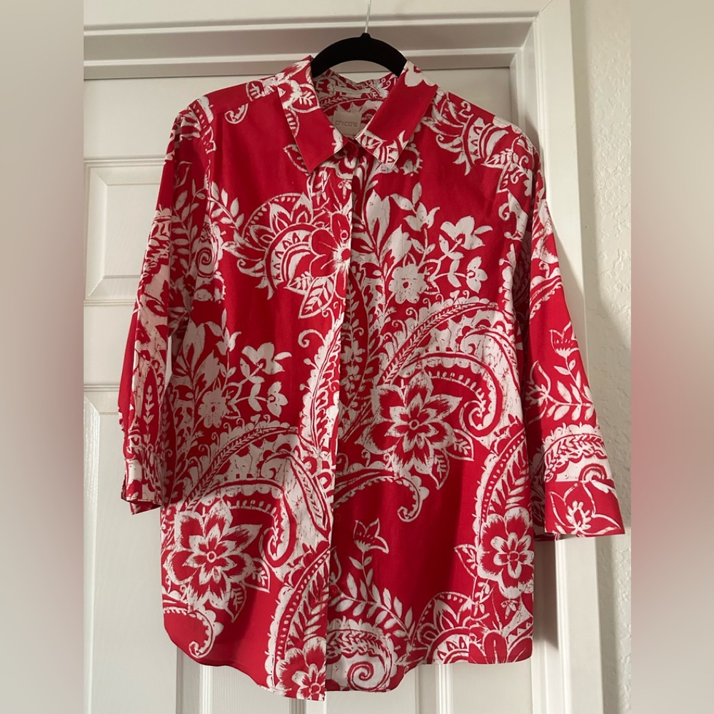 Chicos Red and White Floral Button-Up Shirt size 1.5 (medium)